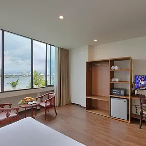 Vitalis Riverside Отель Дананг